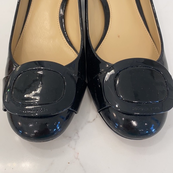 *SOLD* Michael KORS Black Patent Heel Shoes Sz 8.5 - Picture 3 of 11